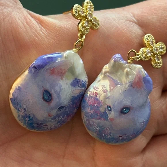 Unique hand-drawn earrings, Cats in purple flowers - Picture 3 of 7